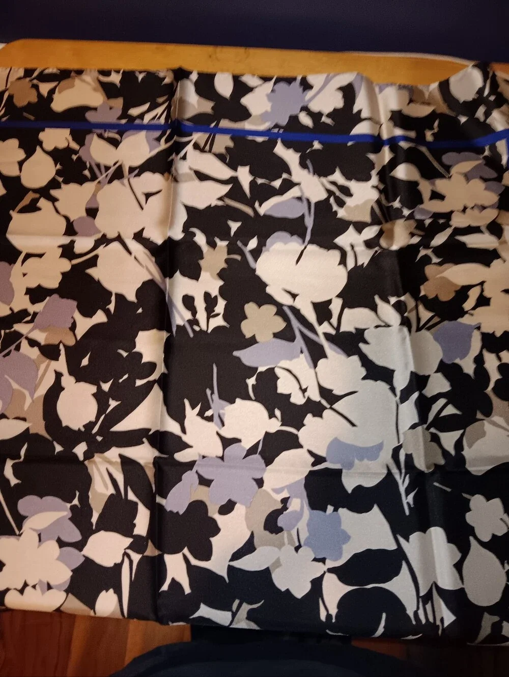 Indivi Leaf Silk Scarf